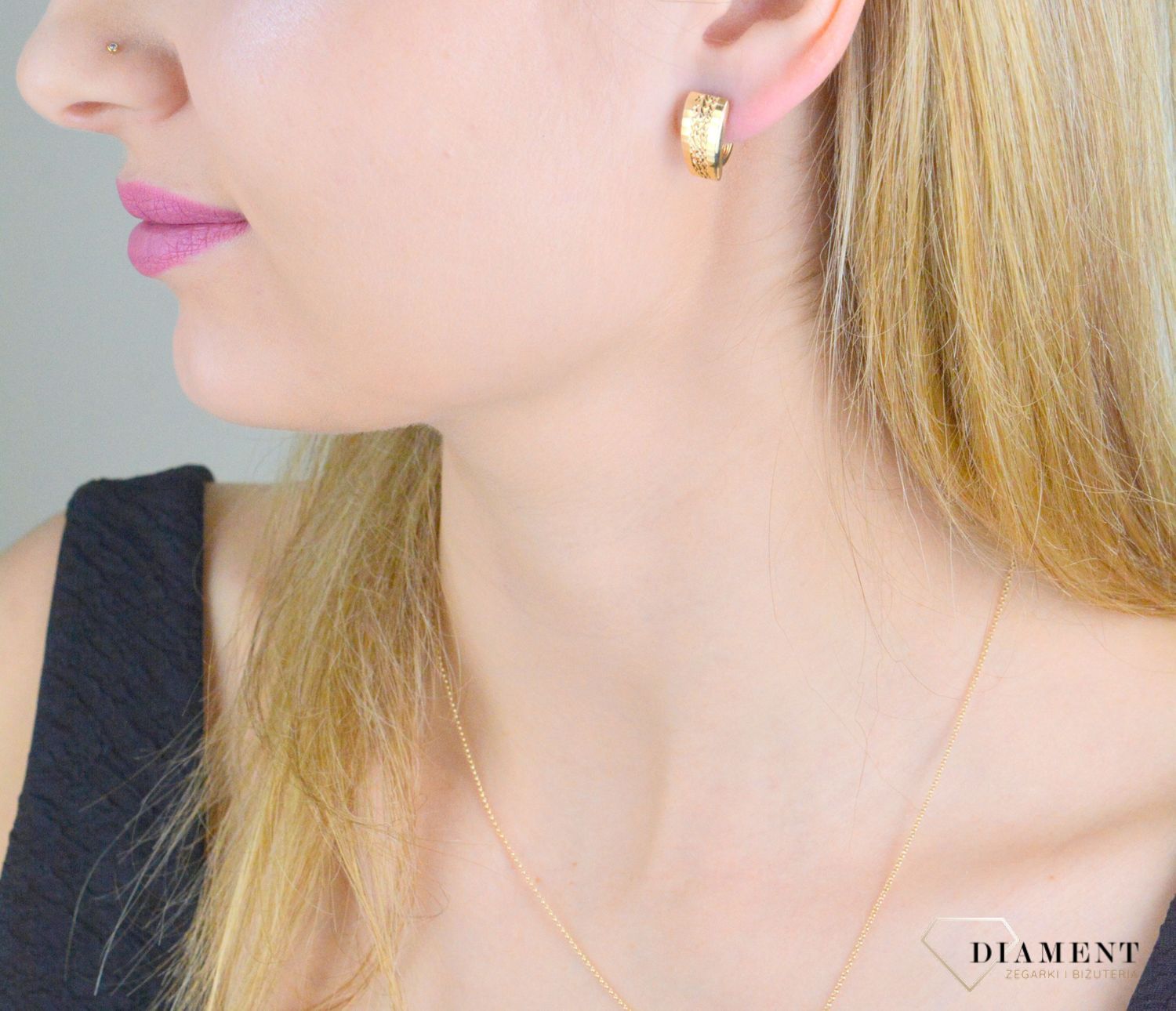 Złote kolczyki damskie 375 z ozdobnym grawerowaniem KL 6176B 375.jpg